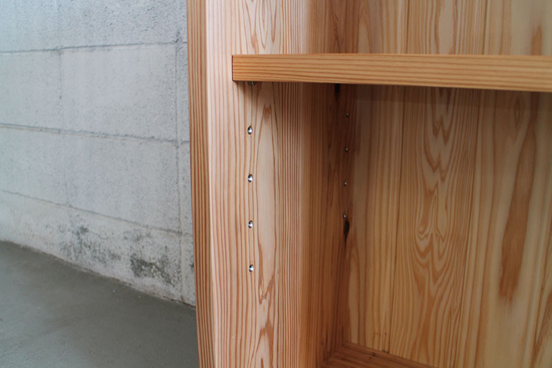 杉の木目が美しい本棚 | 福岡の無垢家具専門のお店。家具職人の声が